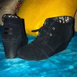 Toms suede wedges